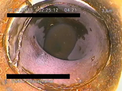 Scherbenbildung an der Rohrverbindung