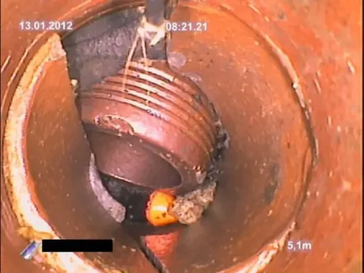 Einragender Anschluss und Rohrbruch